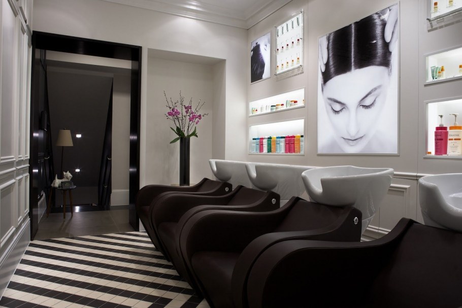 Интерьер современной парикмахерской