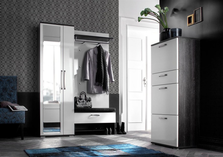 Прихожая в серых оттенках