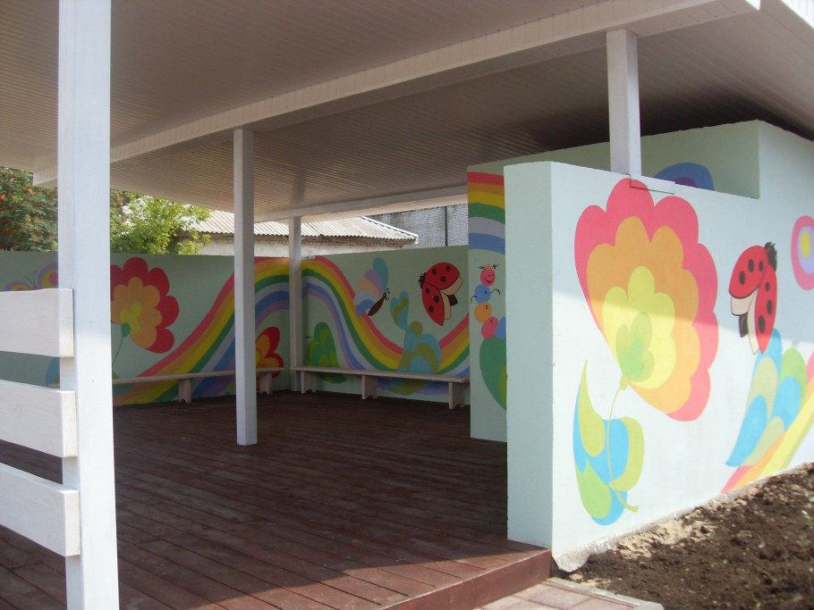 Украшение веранды летом