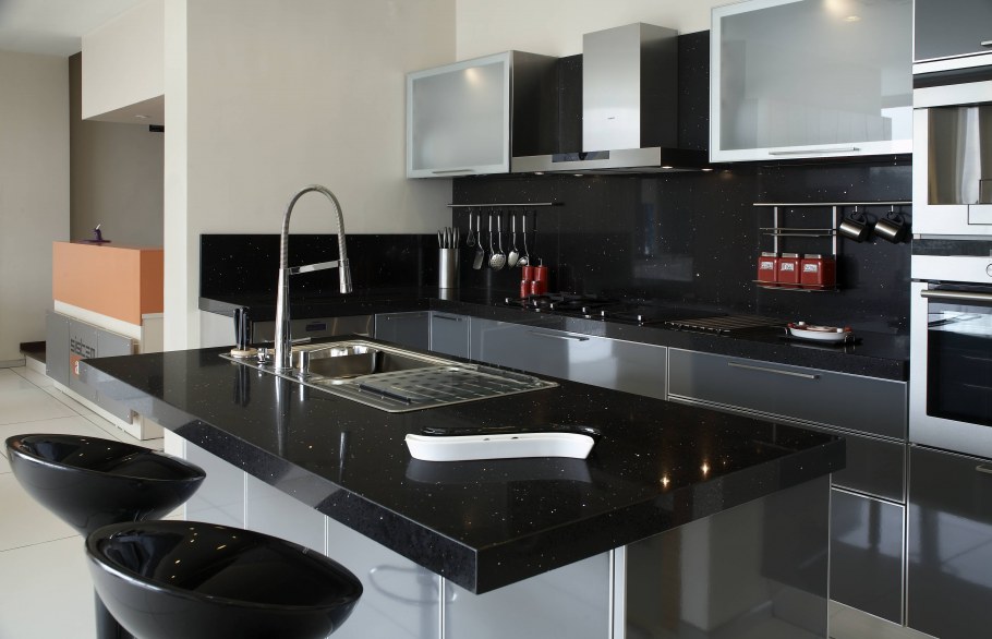 Кухня из серого мрамора