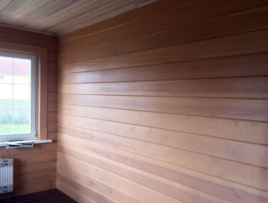 Вагонка штиль лиственница на балконе