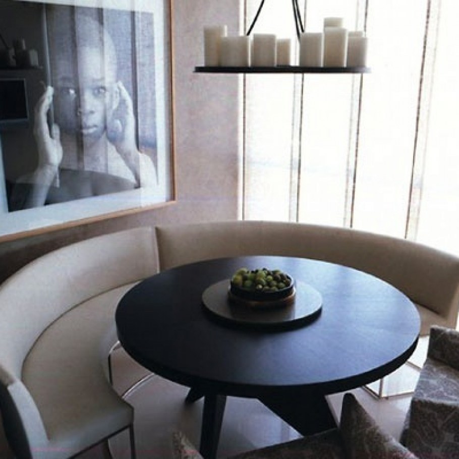 Круглый стол в интерьере