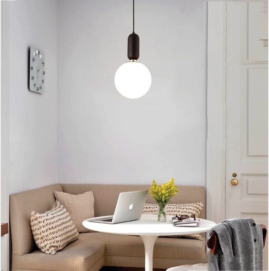 Интерьер маленькой кухни с диванчиком