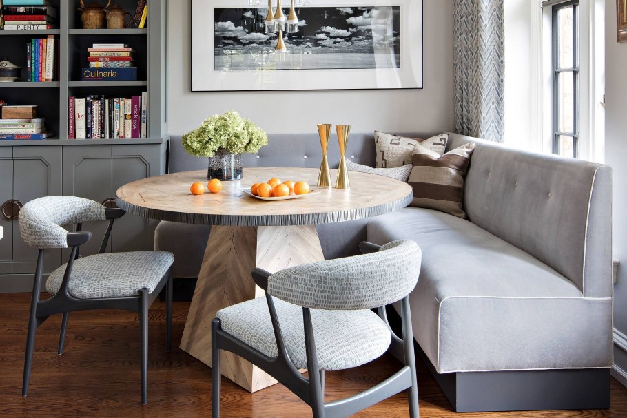 Обеденная зона с круглым столом