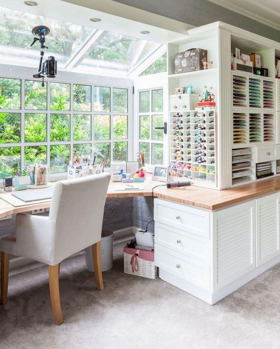 Уютный кабинет в офисе