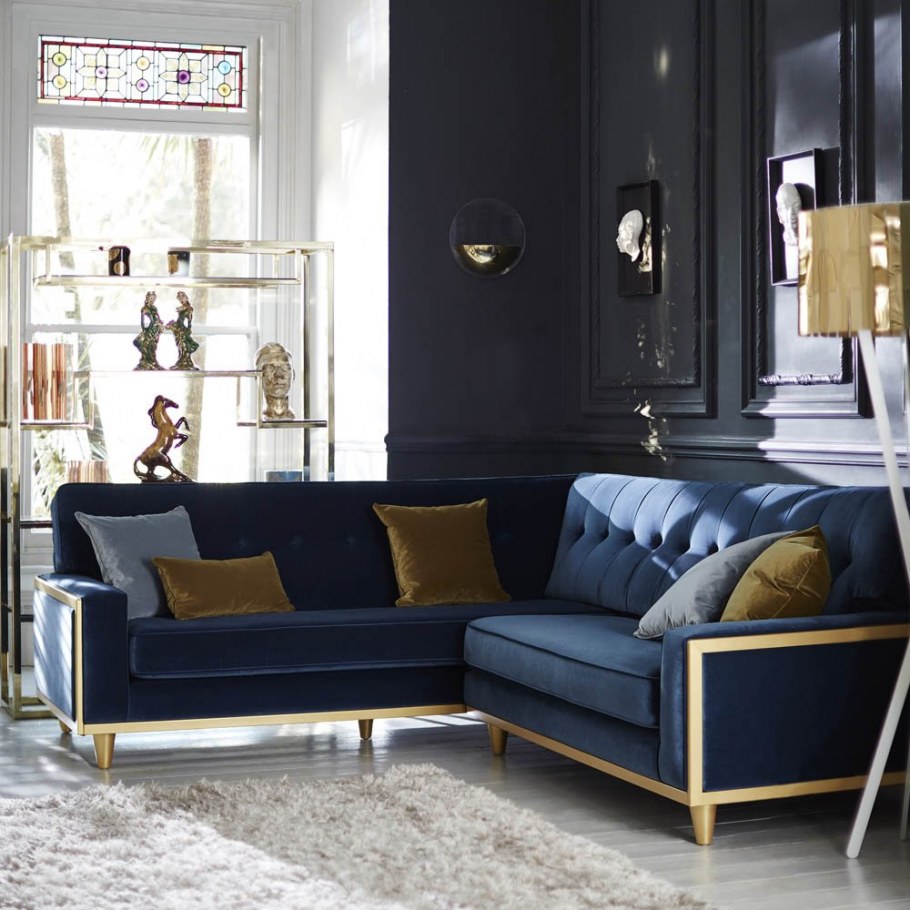 Темно-синий диван в интерьере