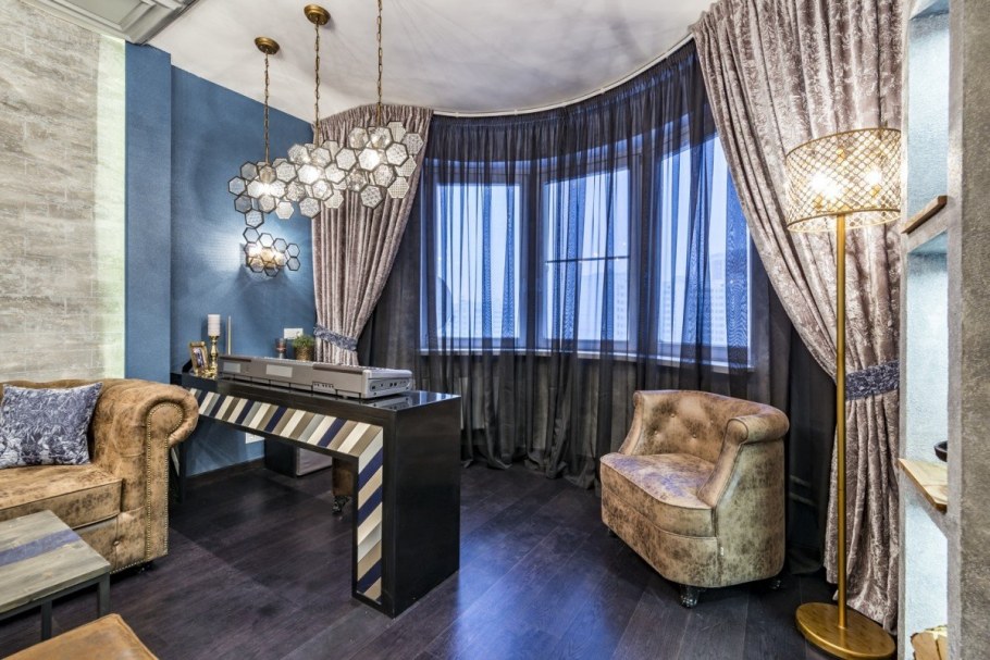 Синий диван в интерьере