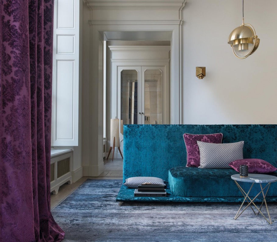 Гостиная с синими акцентами