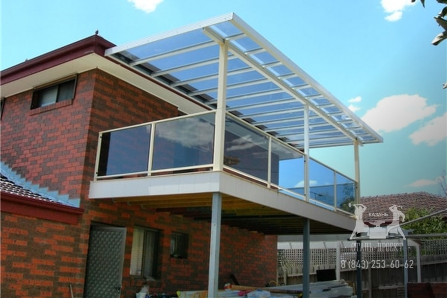 Двухэтажный дом с террасой