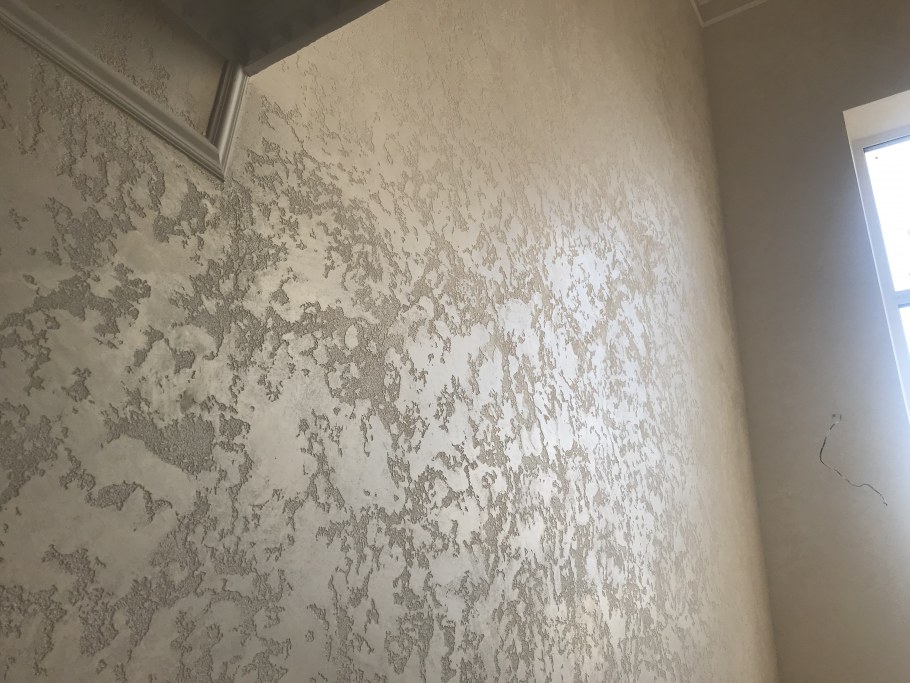 Стены штукатуркой вместо обоев