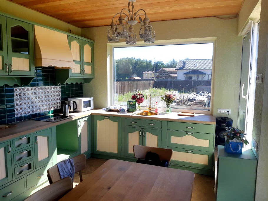 Фасады для кухни в стиле Кантри