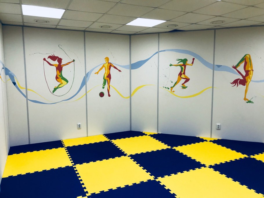 Интерьер спортзала в школе