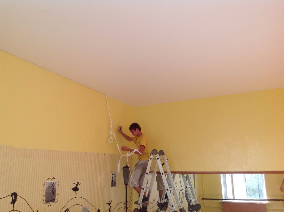 Крашеный потолок