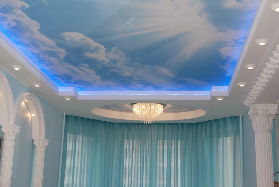 Бордовый натяжной потолок