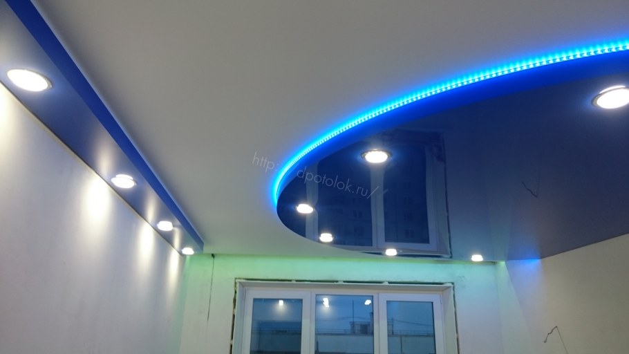 Потолки Покрашенные водоэмульсионной под тёмные стены