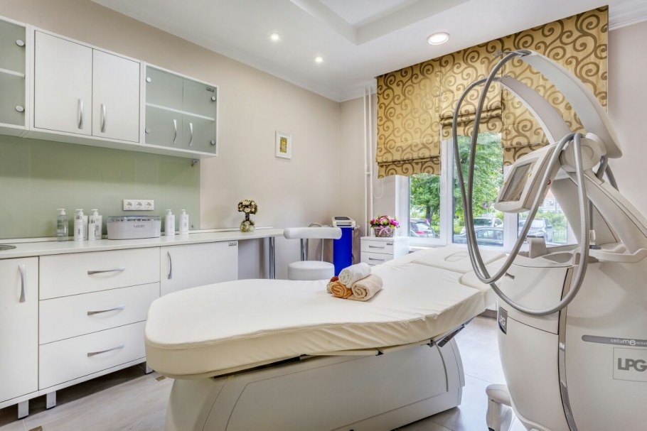 Кабинет косметологии широкоформатный