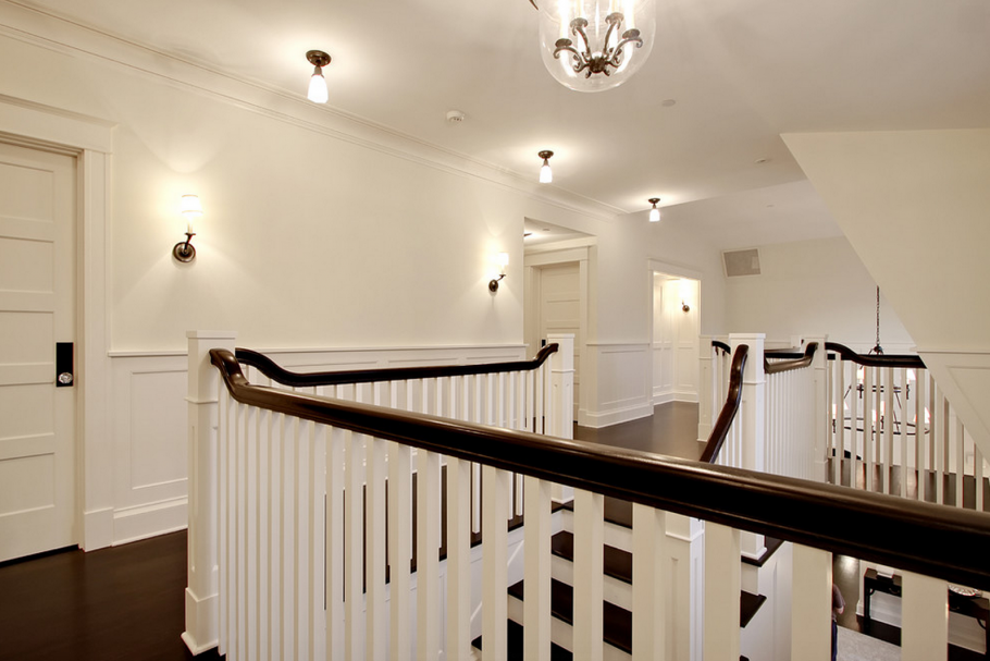 Светильник над лестницей