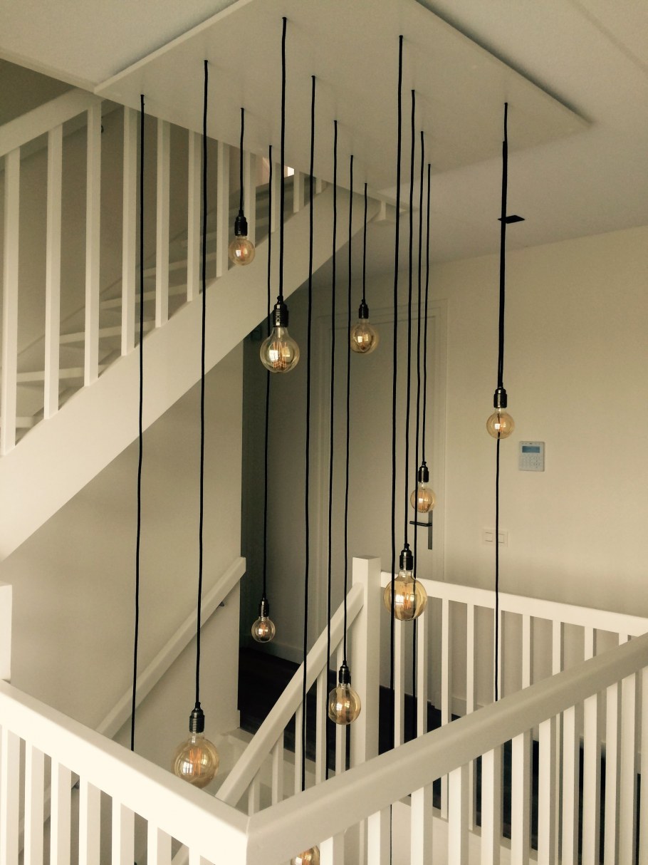 Люстра на лестницу