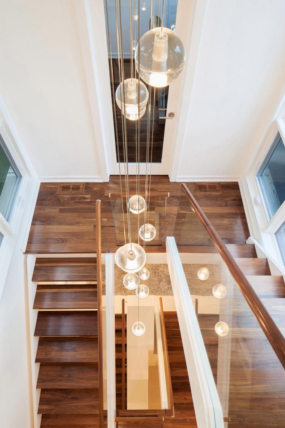Люстра на лестницу в частном доме