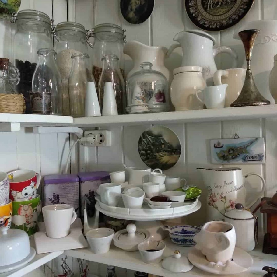 Оформление магазина посуды в стиле Прованс