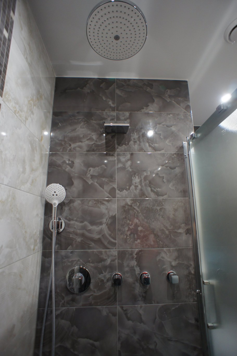 Люк в душевой кабине