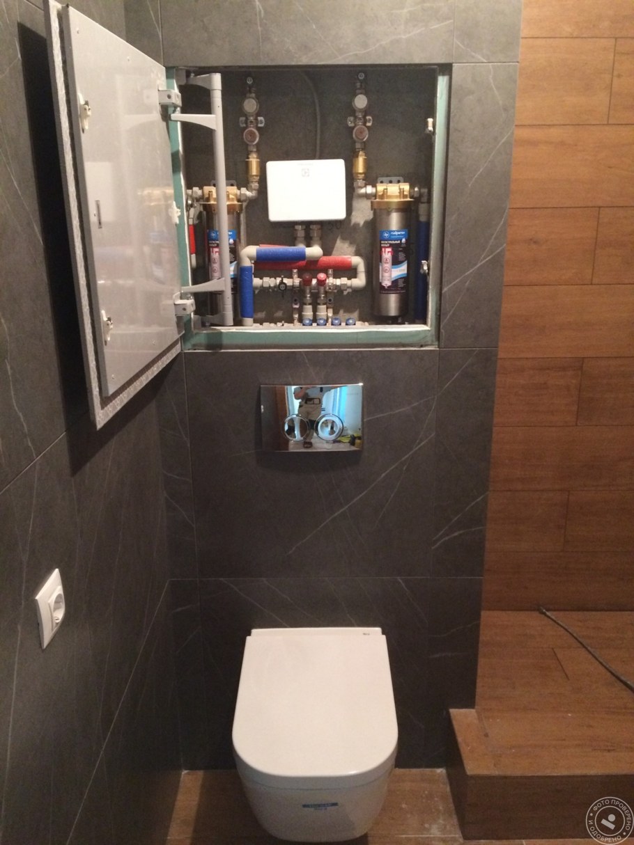 Ревизионный люк для инсталляции унитаза