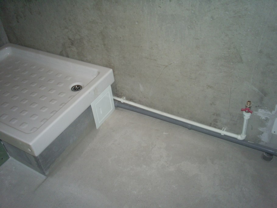 Сантехнический короб для водонагревателя