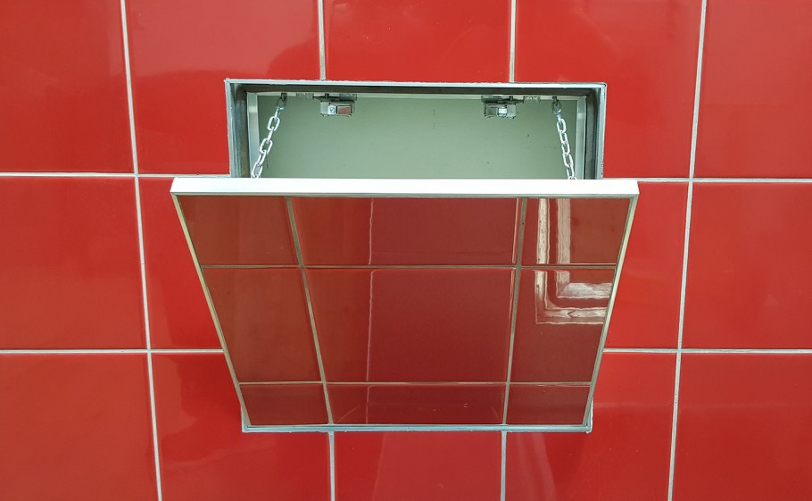 Ревизионный люк под плитку в туалете