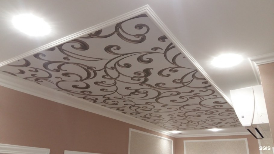 Натяжные потолки с орнаментом