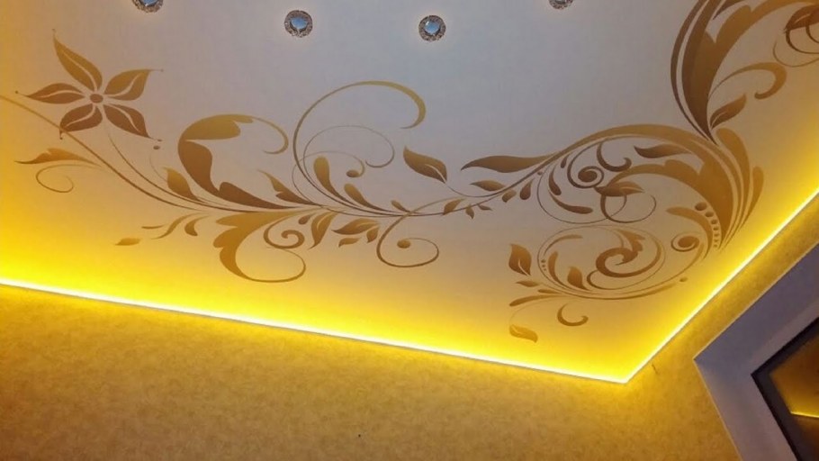 Натяжные потолки с цветами