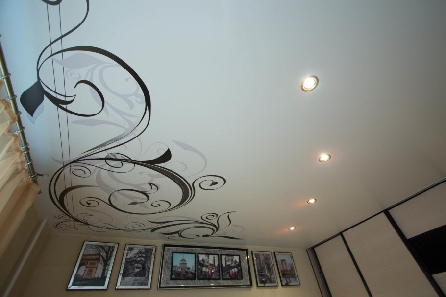 Натяжные потолки с рисунком