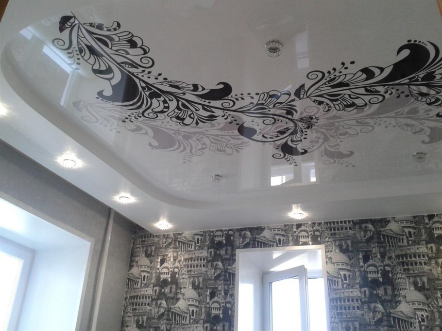 Натяжные потолки с орнаментом
