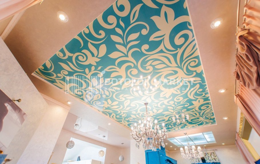 Натяжной потолок с подсветкой