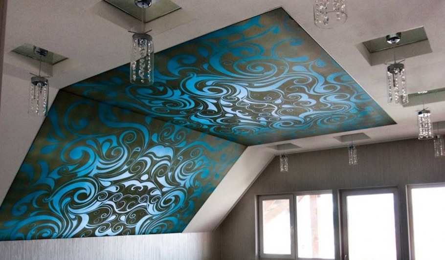 Натяжные потолки с розами