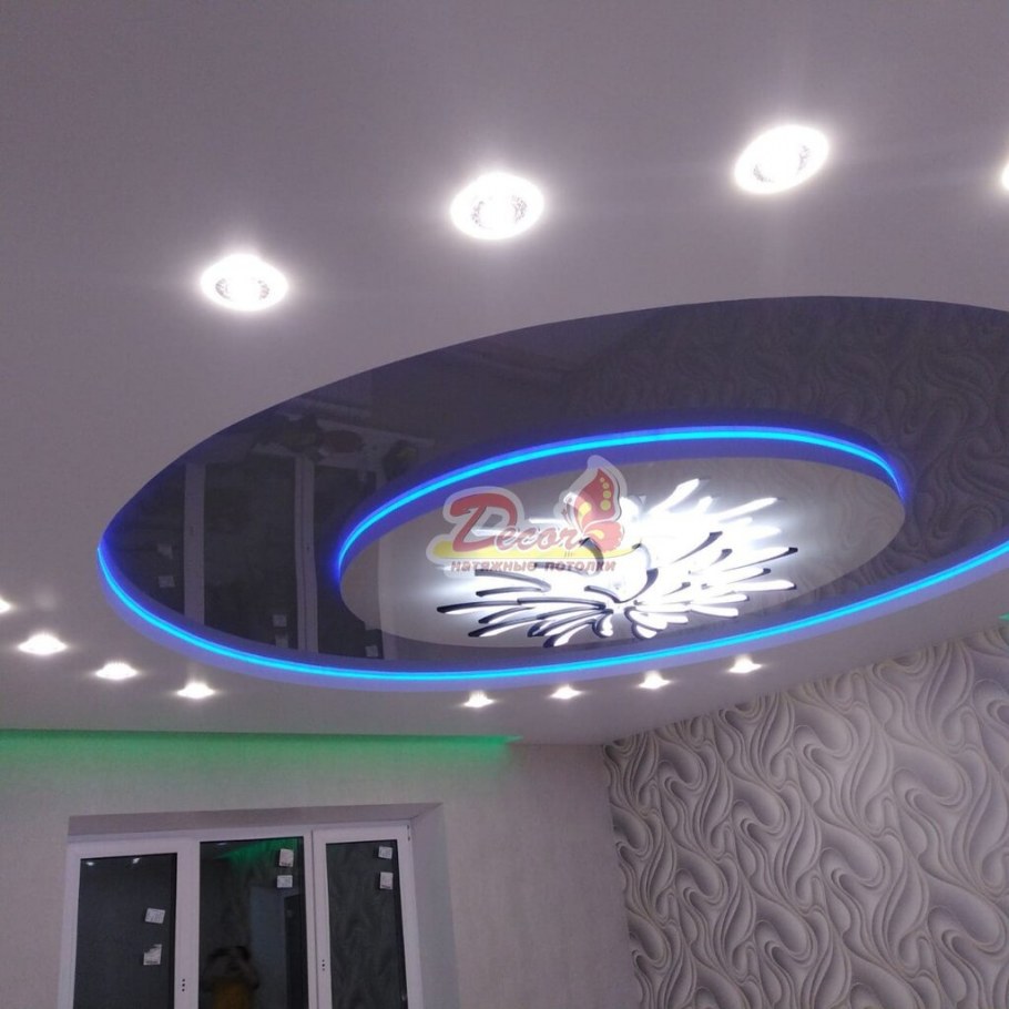 Натяжной потолок с фотопечатью розы