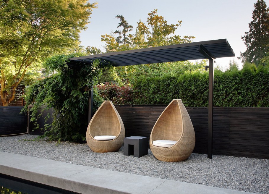 Патио с живой изгородью