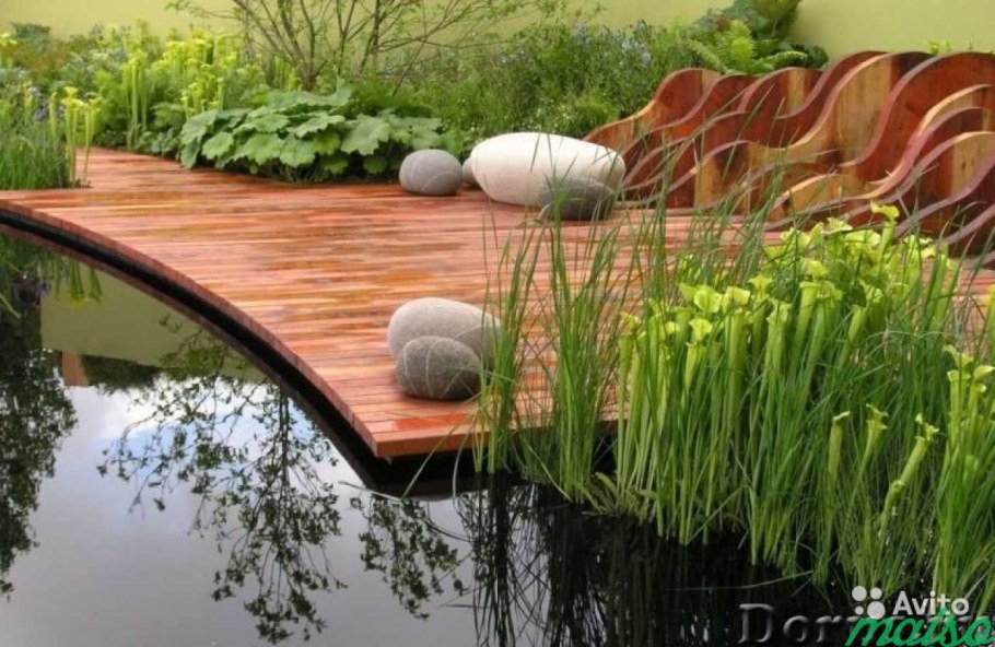 Пергола с качелями в ландшафтном