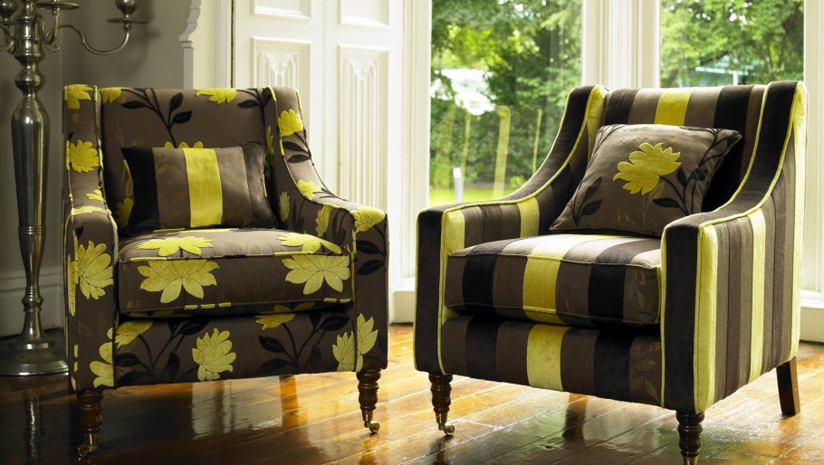 Мягкая мебель для гостиной с орнаментом