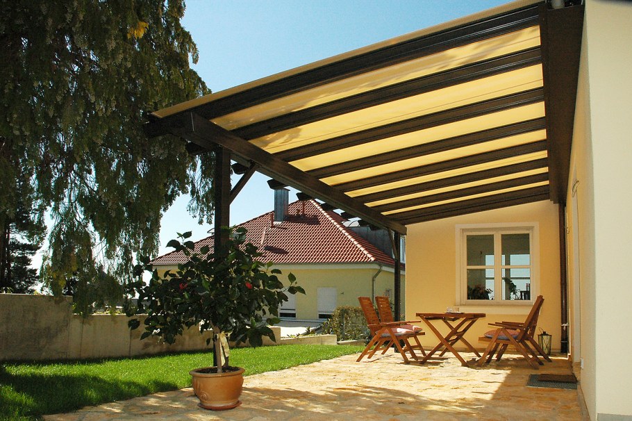 Односкатная пристенная пергола