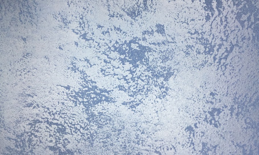 Серебряная стена в интерьере