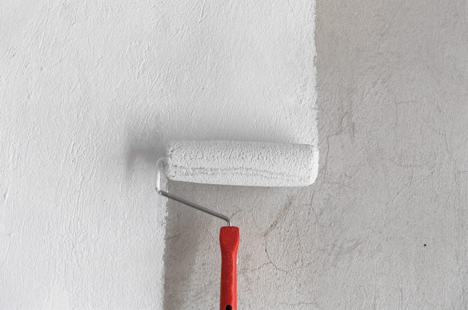 Декор стен краской