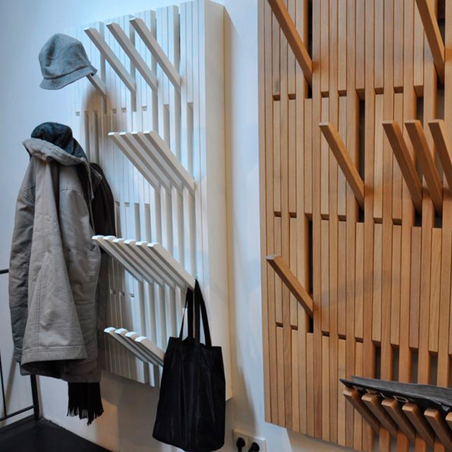 Деревянные рейки в коридоре