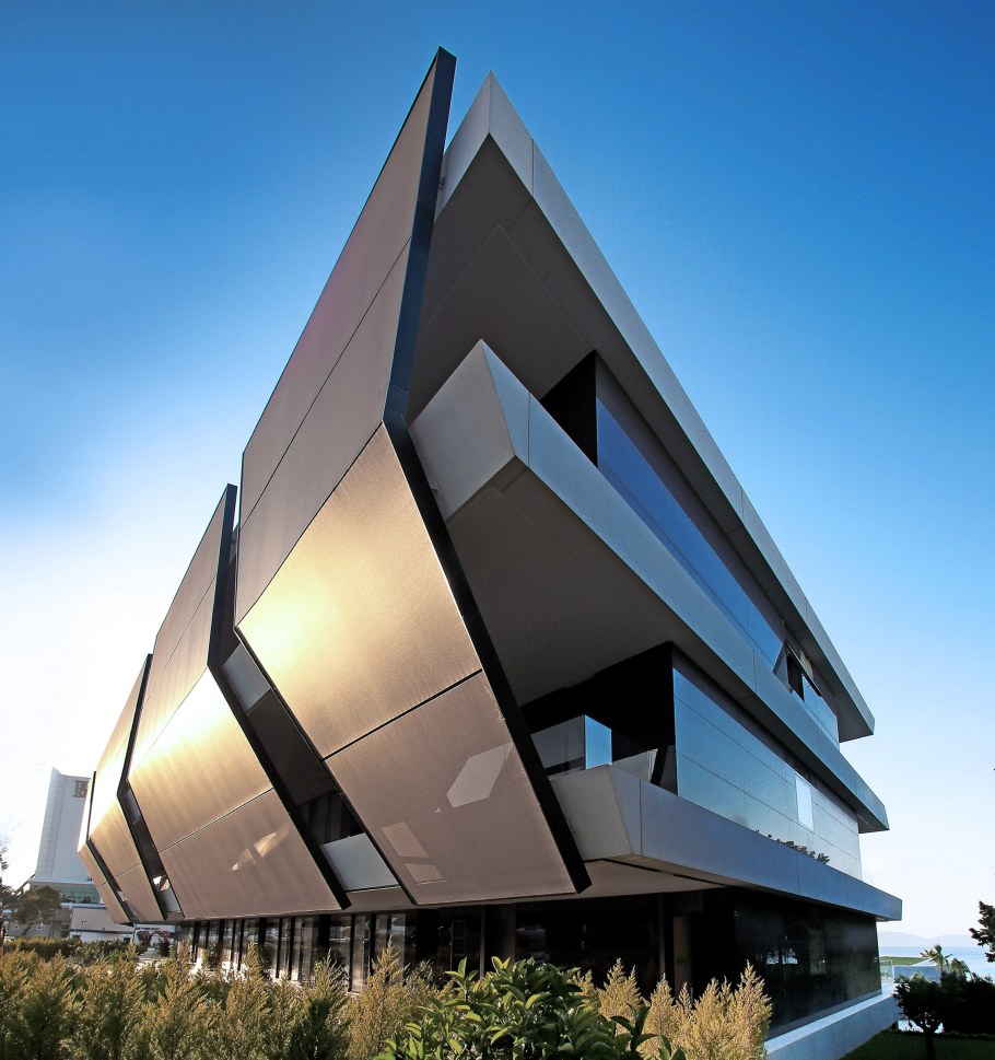 Здание оффисное хайтек