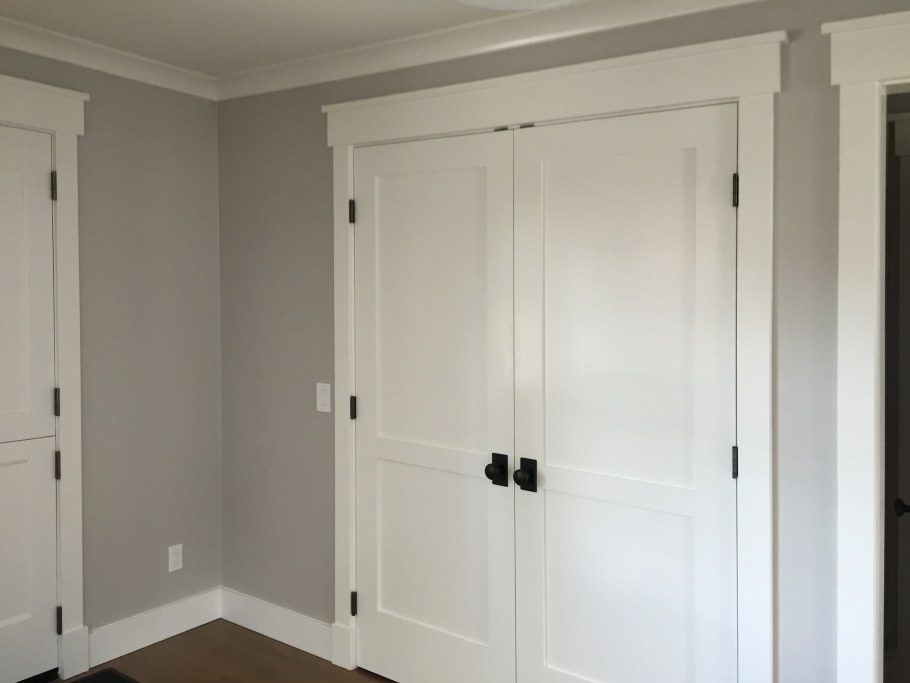 Дверь белая в комнату обычная