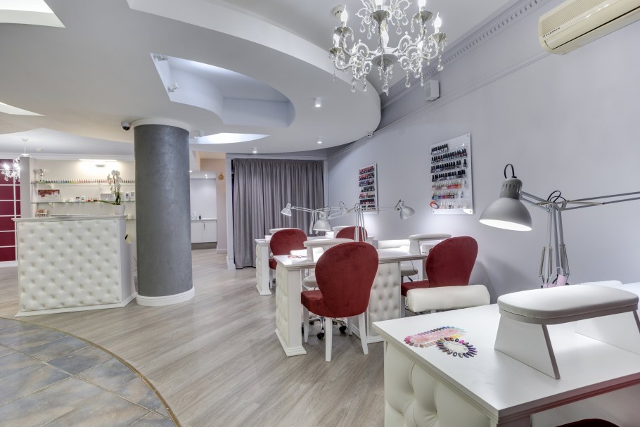 Интерьер салона маникюра и педикюра
