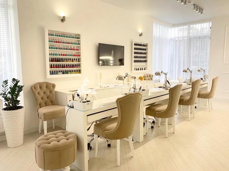 Интерьер салона маникюра