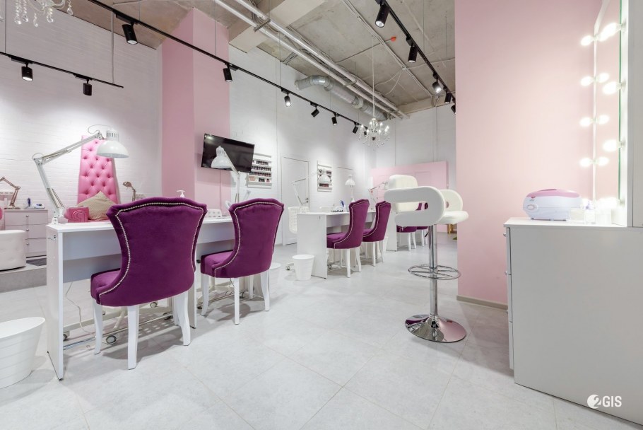 Стильный маникюрный салон