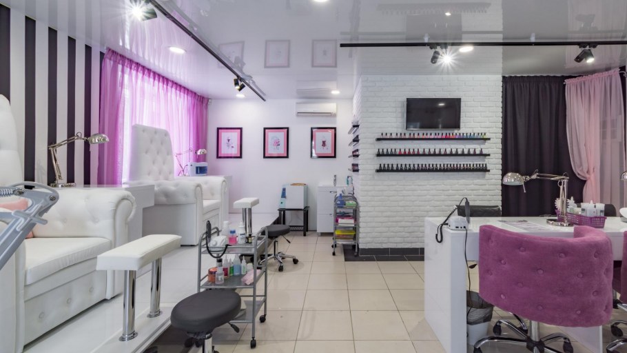 Интерьер маникюрной студии