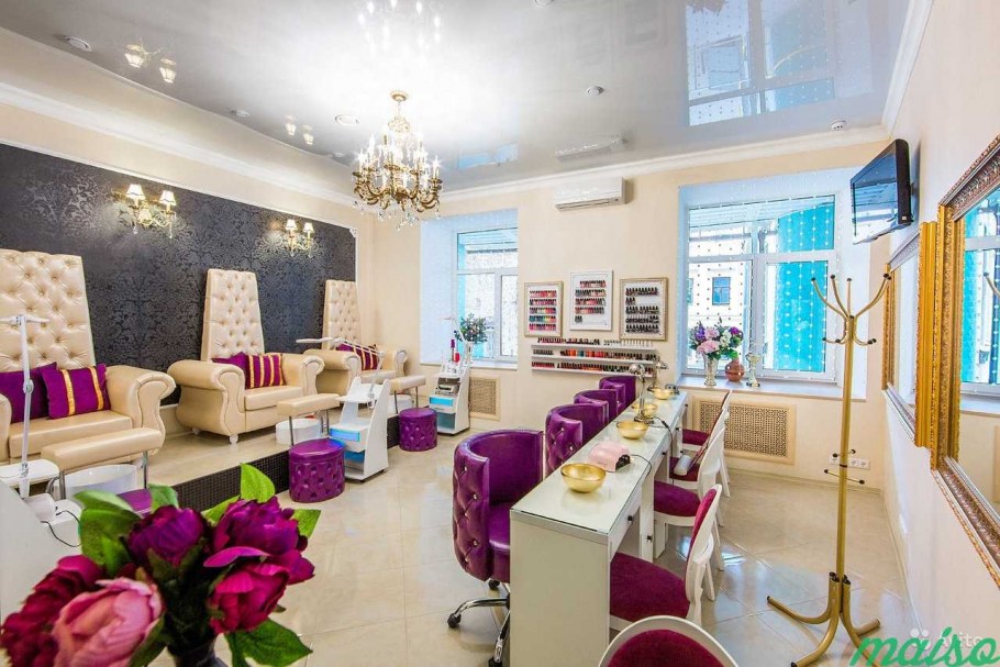 Интерьер салона маникюра и педикюра