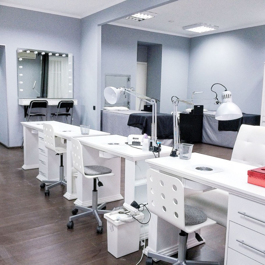 Кабинет маникюра и педикюра интерьер